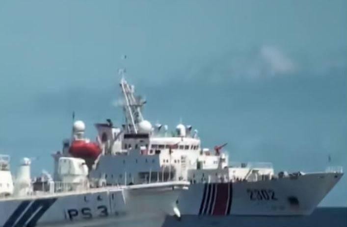 Tàu công vụ hai bên đâm va nhau (Ảnh: TBQP). Tàu công vụ hai bên đâm va nhau (Ảnh: TBQP).