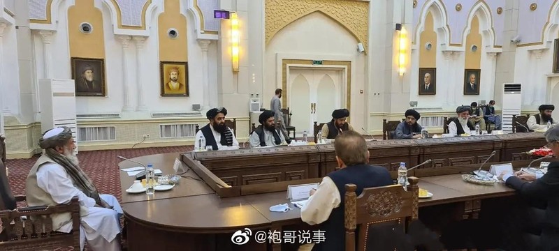 Quyền Thủ tướng chính phủ lâm thời Taliban Hasan Akhund chủ trì cuộc gặp giữa các đặc phái viên Trung Quốc, Nga, Pakistan và các quan chức Taliban (Ảnh: Weibo). Quyền Thủ tướng chính phủ lâm thời Taliban Hasan Akhund chủ trì cuộc gặp giữa các đặc phái viên Trung Quốc, Nga, Pakistan và các quan chức Taliban (Ảnh: Weibo).