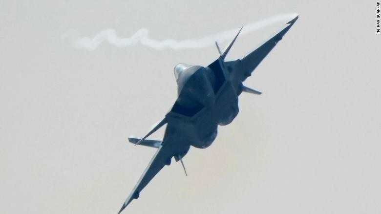 J-20 bay biểu diễn tại Chu Hải hôm 28/9 (Ảnh: CNN).