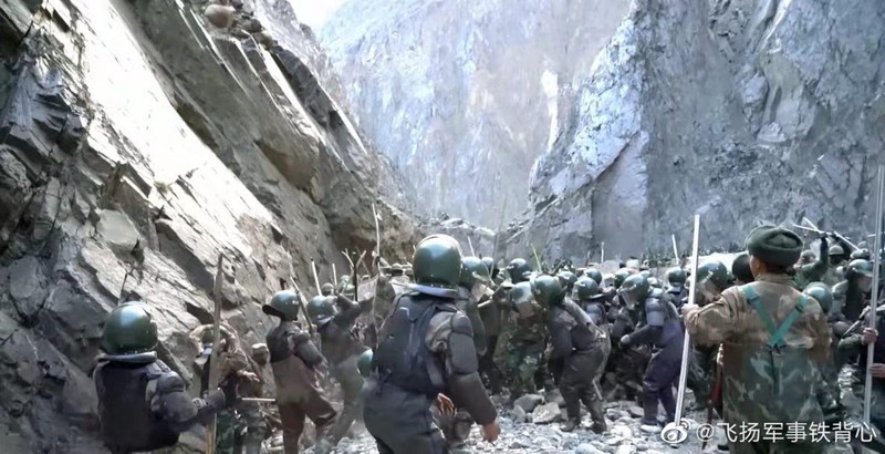 Tháng 6/2020, lính hai bên Trung - Ấn đã xảy ra xung đột dữ dội ở Thung lũng Galwan (Ảnh: Dwnews). Tháng 6/2020, lính hai bên Trung - Ấn đã xảy ra xung đột dữ dội ở Thung lũng Galwan (Ảnh: Dwnews).