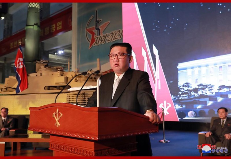 Nhà lãnh đạo Kim Jong-un phát biểu khai mạc triển lãm (Ảnh: KCNA). Nhà lãnh đạo Kim Jong-un phát biểu khai mạc triển lãm (Ảnh: KCNA).