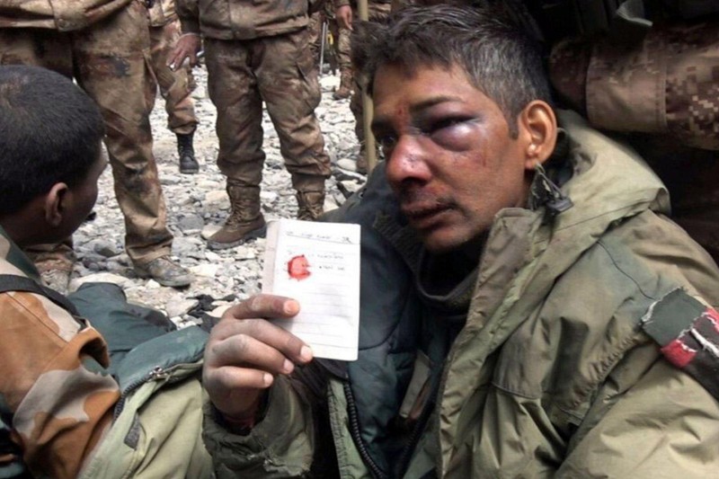 Hình ảnh tù binh Ấn Độ mặt mũi sưng vù được đưa lên mạng xã hội hôm 10/10 (Ảnh: Dwnews). Hình ảnh tù binh Ấn Độ mặt mũi sưng vù được đưa lên mạng xã hội hôm 10/10 (Ảnh: Dwnews).