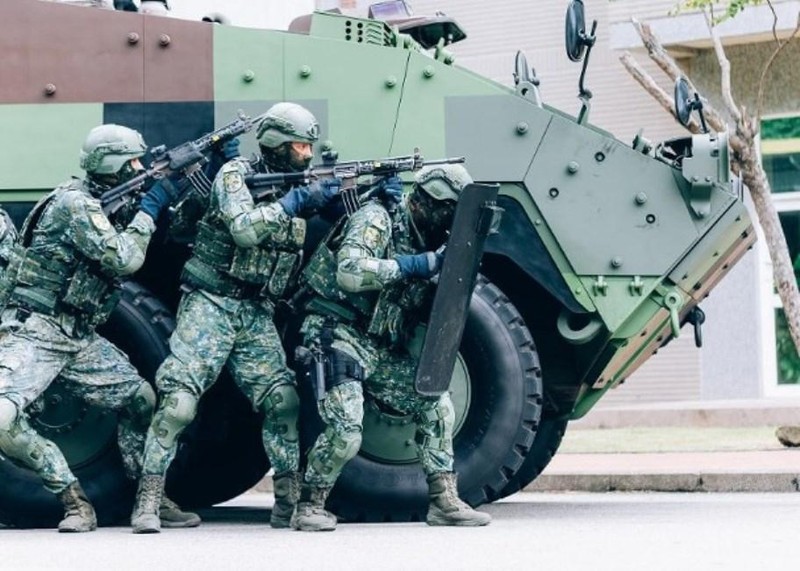 Hiến binh Đài Loan được đặc nhiệm Mỹ huấn luyện (Ảnh: Đông Phương).