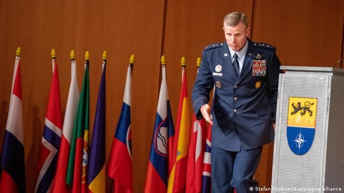 Tư lệnh NATO, tướng Tod Wolters đề nghị NATO nên cử binh sĩ đến đóng ở Bulgaria và Romania (Ảnh: Deutsche Welle). Tư lệnh NATO, tướng Tod Wolters đề nghị NATO nên cử binh sĩ đến đóng ở Bulgaria và Romania (Ảnh: Deutsche Welle).