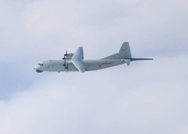 Trung Quốc liên tục cho máy bay quân sự bay vào vùng nhận dạng phòng không của Đài Loan. Trung Quốc liên tục cho máy bay quân sự bay vào vùng nhận dạng phòng không của Đài Loan.