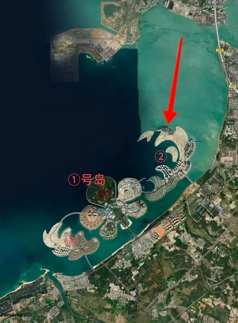 Khu vực 39 tòa nhà bị buộc phá dỡ (mũi tên) trên đảo số 2 (Ảnh: Sina).