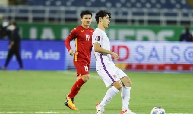 Wang Senchao (Vương Sân Siêu) người bị đổ lỗi chịu trách nhiệm chính trong hai bàn thua sớm (Ảnh: Sohu).