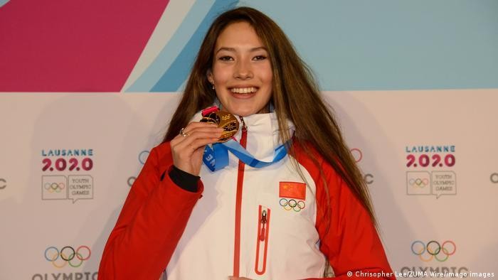 Cốc Ái Lăng, tuyển thủ trượt tuyết Mỹ nhập tịch đang trở thành con cưng của truyền thông Trung Quốc (Ảnh: Deutsche Welle).