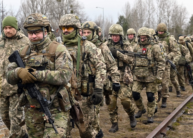 Quân đội 250 ngàn người của Ukraine sẽ được bổ sung thêm hàng trăm người trong nay mai (Ảnh: QQ).