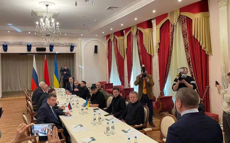 Vòng đàm phán đầu tiên giữa Nga-Ukraine đã kết thúc mà không có kết quả gì (Ảnh: AP).