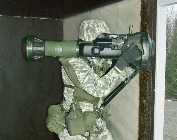 Tên lửa chống tăng NLAW của Anh viện trợ cho Ukraine (Ảnh: Guancha).