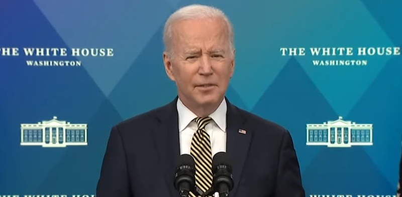 Chiều 16/3, ông Biden phát biểu thông báo giao Bộ Quốc phòng viện trợ bổ sung khẩn cấp 800 triệu USD vũ khí cho Ukraine (Ảnh: AP).