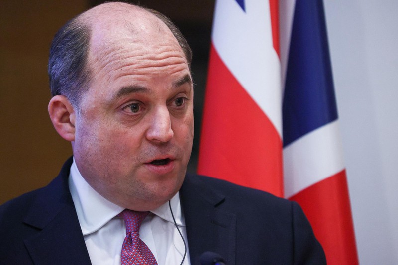 Bộ trưởng Quốc phòng Anh Wallace (Ảnh: Reuters).