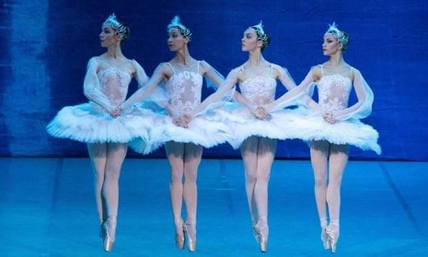 Vở ballet kinh điển "Hồ Thiên Nga" của đoàn Ballet Russes (Ảnh: Sohu).