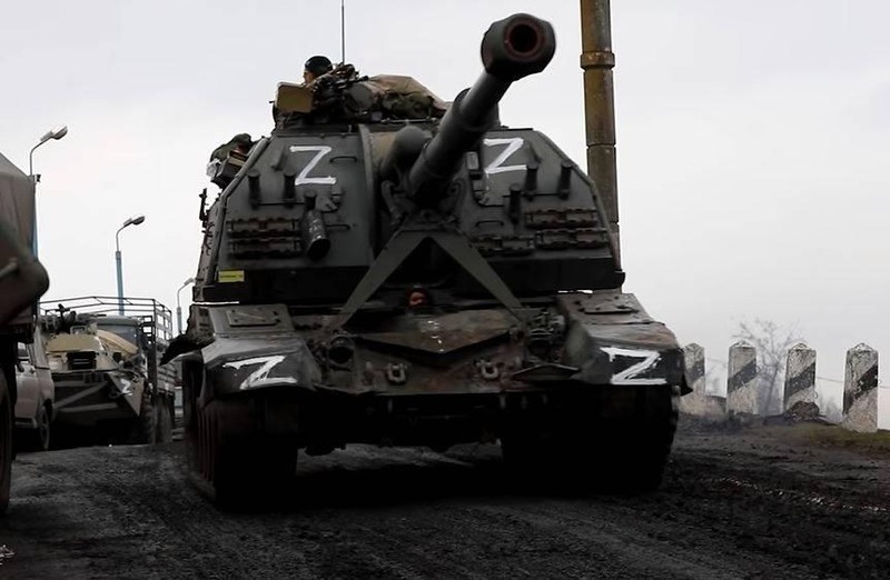 Chữ "Z" trên pháo tự hành của quân Nga ở Ukraine.