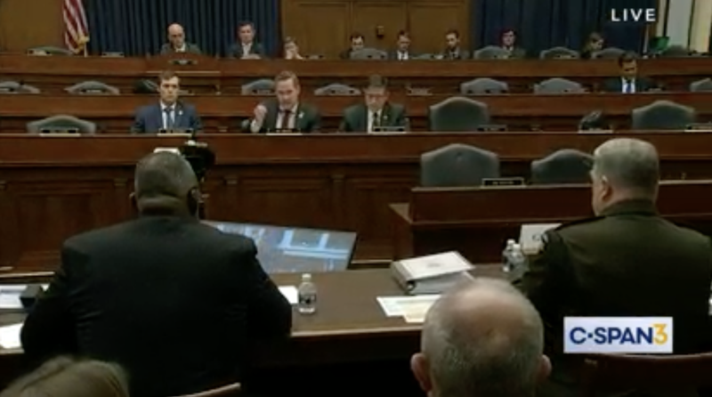 Các nghị sĩ Mỹ chất vấn lãnh đạo Quân đội Mỹ về viện trợ Ukraine chống Nga.