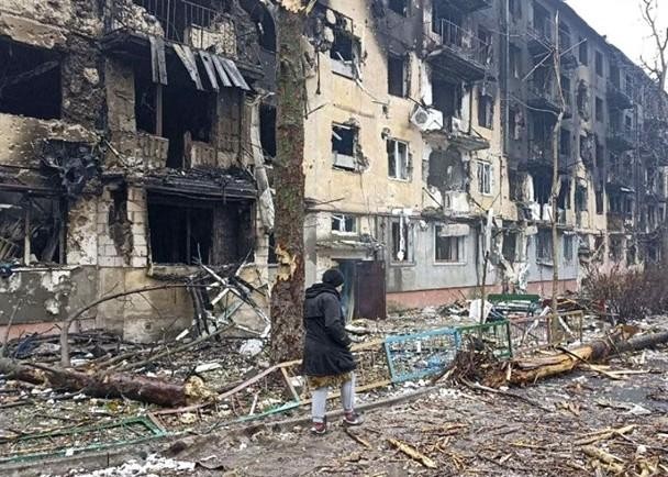 Mariupol bị tàn phá quy mô lớn. Mariupol bị tàn phá quy mô lớn.