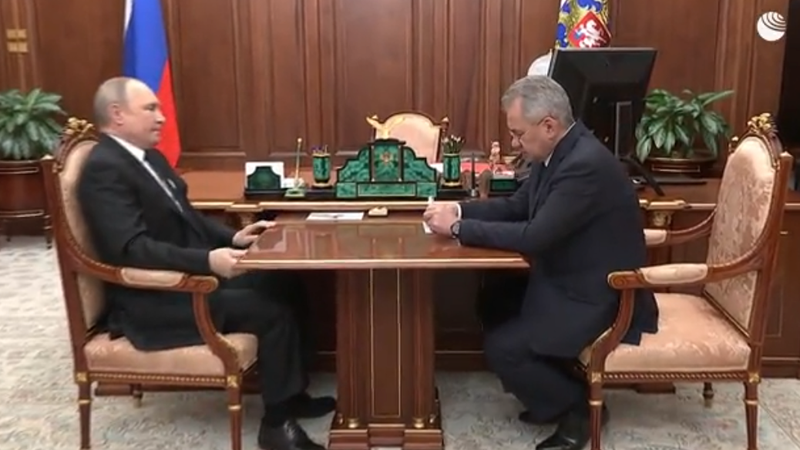 Ngày 21/4, ông Putin ra lệnh Quân đội Nga ngừng tấn công, chuyển sang bao vây chặt Nhà máy thép Azovstal.