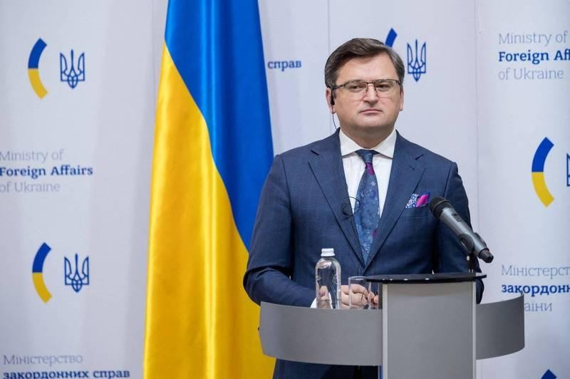 Ngoại trưởng Ukraine Dmitro Kuleba yêu cầu phương Tây cung cấp ngay cho Ukraine các hệ thống phóng loạt hỏa tiễn nhiều nòng. Ngoại trưởng Ukraine Dmitro Kuleba yêu cầu phương Tây cung cấp ngay cho Ukraine các hệ thống phóng loạt hỏa tiễn nhiều nòng.