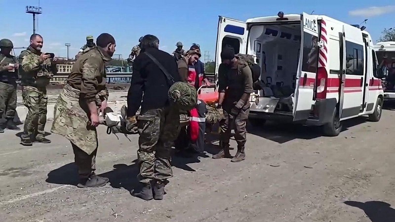 Nga bàn giao thi thể những chiến binh tử trận ở Nhà máy thép Azostal cho Ukraine.