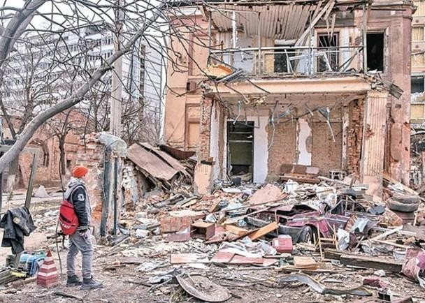 Thành phố Severodonetsk bị tàn phá nặng nề hiện đã bị cô lập hoàn toàn.