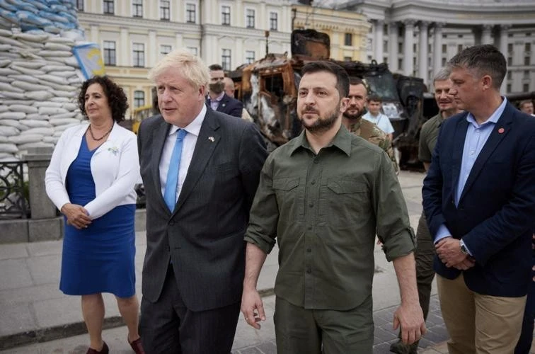 Thủ tướng Anh Boris Johnson cảnh báo "sự mệt mỏi vì Ukraine đang lan rộng" (Ảnh: QQ). Thủ tướng Anh Boris Johnson cảnh báo "sự mệt mỏi vì Ukraine đang lan rộng" (Ảnh: QQ).