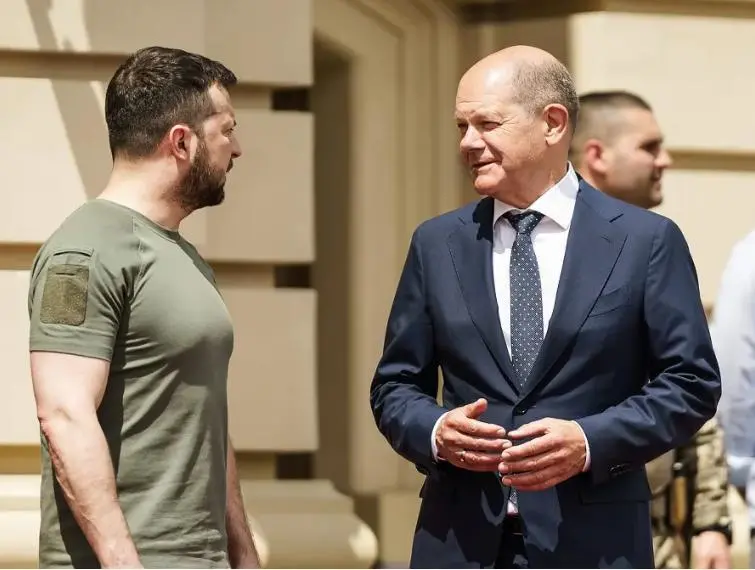 Tổng thống Ukraine Zelensky và Thủ tướng Đức Scholz (Ảnh: DPA) Tổng thống Ukraine Zelensky và Thủ tướng Đức Scholz (Ảnh: DPA)