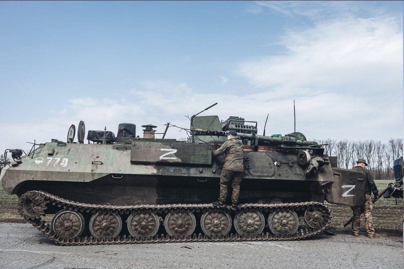 Trong xe chỉ huy phòng không 9S932-1 "Bernaut-T" của Nga bị Ukraine thu tìm thấy 8 loại chip của Mỹ (Ảnh: Chinatimes)