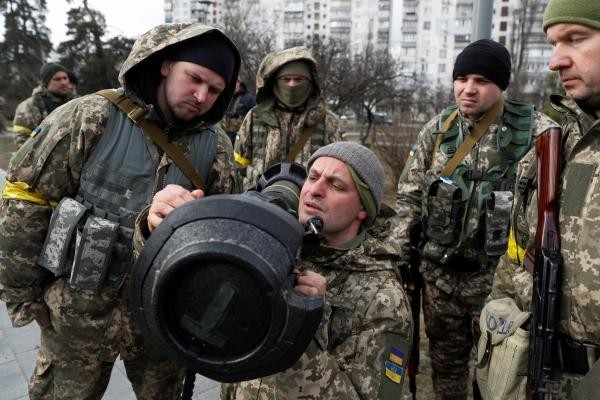 Hình ảnh về các cố vấn của SAS (Anh) huấn luyện cho binh sĩ lực lượng đặc biệt Ukraine (Ảnh: Sohu). Hình ảnh về các cố vấn của SAS (Anh) huấn luyện cho binh sĩ lực lượng đặc biệt Ukraine (Ảnh: Sohu).