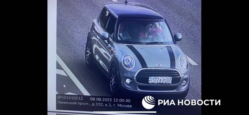 Chiếc xe của nghi phạm lái trên đường phố Moscow (Ảnh: RIA Novosti).