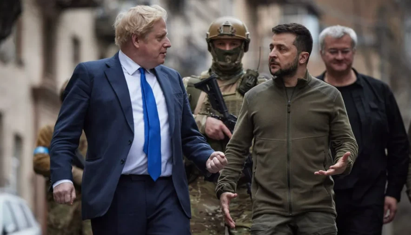Sắp mãn nhiệm nhưng Thủ tướng Anh Boris Johnson hôm 24/8 vẫn đến Kiev lần thứ ba kể từ khi cuộc xung đột Nga-Ukraine bắt đầu (Ảnh: QQ).
