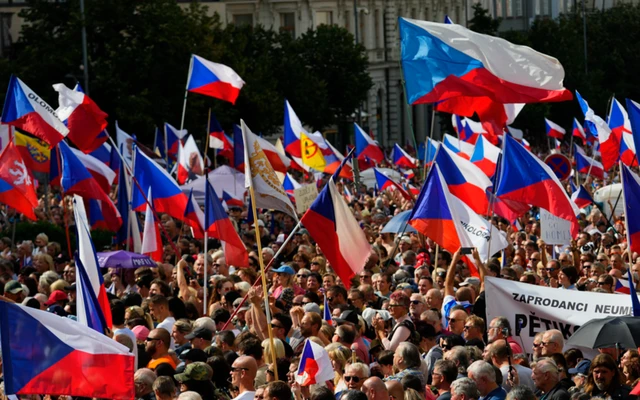 Biểu tình chống chính phủ quy mô lớn ở Cộng hòa Séc có nguy cơ lan sang các nước EU khác (Ảnh: QQ).