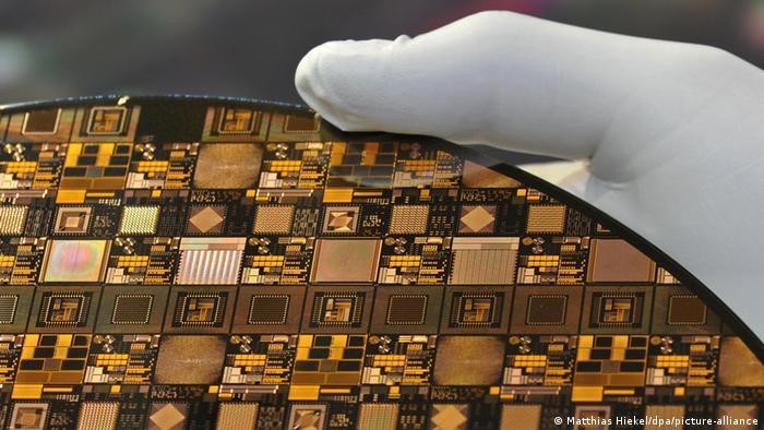 Ngày 7/10, Mỹ đã ra một loạt biện pháp kiềm chế ngành chip Trung Quốc (Ảnh: Deutsche Welle).