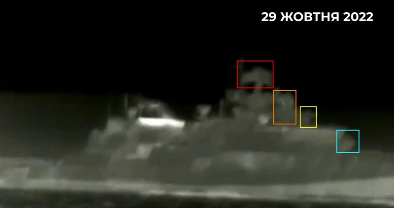 Hình ảnh con tàu của Nga bị tấn công rạng sáng 29/10 (Ảnh: chinatimes). Hình ảnh con tàu của Nga bị tấn công rạng sáng 29/10 (Ảnh: chinatimes).