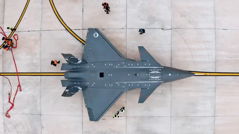 Nhìn từ trên xuống, Bayraktar Kızılelma rất giống tiêm kích J-20 của Trung Quốc (Ảnh: Thedrive).