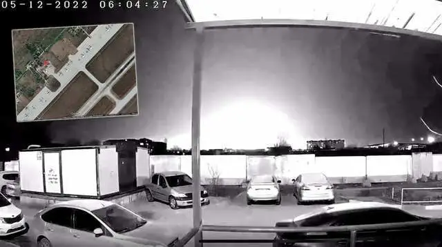 Vụ nổ lớn ở sân bay sân bay Engels vùng Saratov, miền tây nước Nga sáng sớm ngày 5/12 (Ảnh: Sohu).