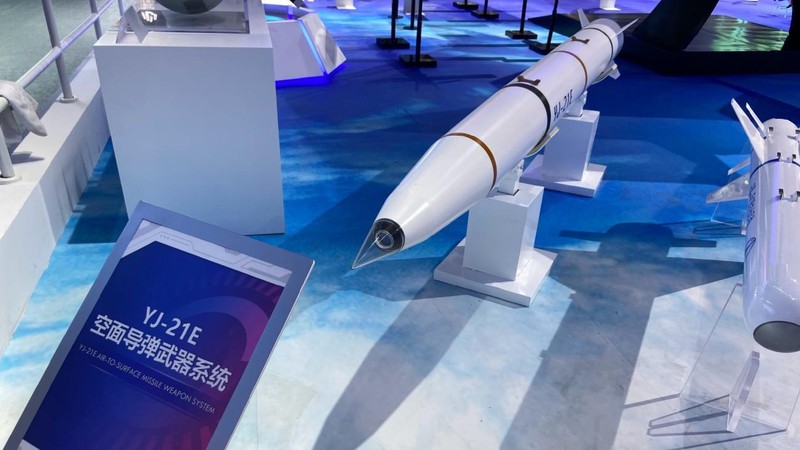 Đạn tên lửa YJ-21E phiên bản xuất khẩu trưng bày tại Triển lãm Hàng không Chu Hải 2022 (Ảnh: Zhihu).