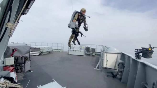 Thủy quân lục chiến Anh bay biểu diễn với Jetpack (Ảnh: Thepaper). Thủy quân lục chiến Anh bay biểu diễn với Jetpack (Ảnh: Thepaper).