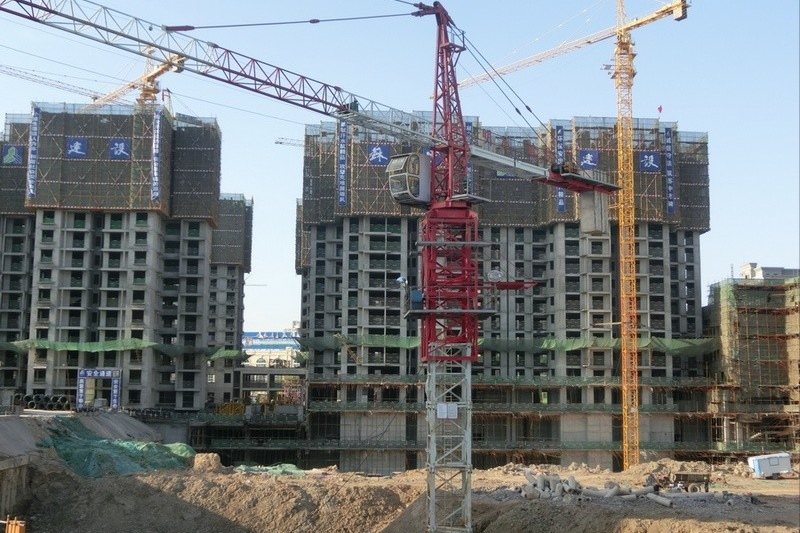 Dau tu xay dung o at da gay nen du thua nha.png