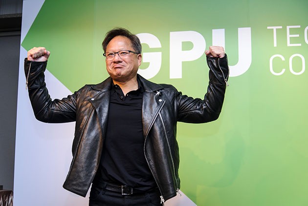 Jensen Huang voi phong cach an mac rieng.jpg