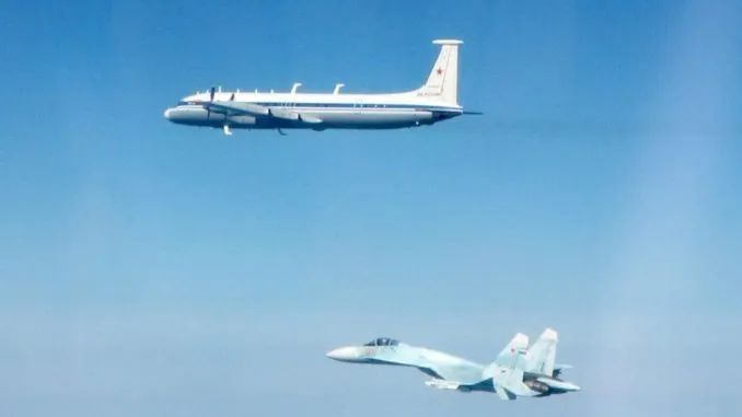 Chiec IL-22M11 va Su-27 ho tong.png