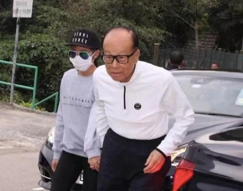 Nam 22 tuoi Lý Tư Đức moi duoc cong khai.jpg