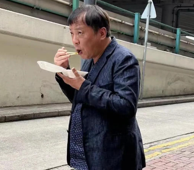 Buc anh gay xon xao.png