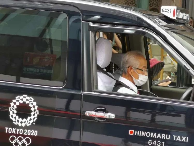 Nguoi gia lai taxi o Nhat.jpg