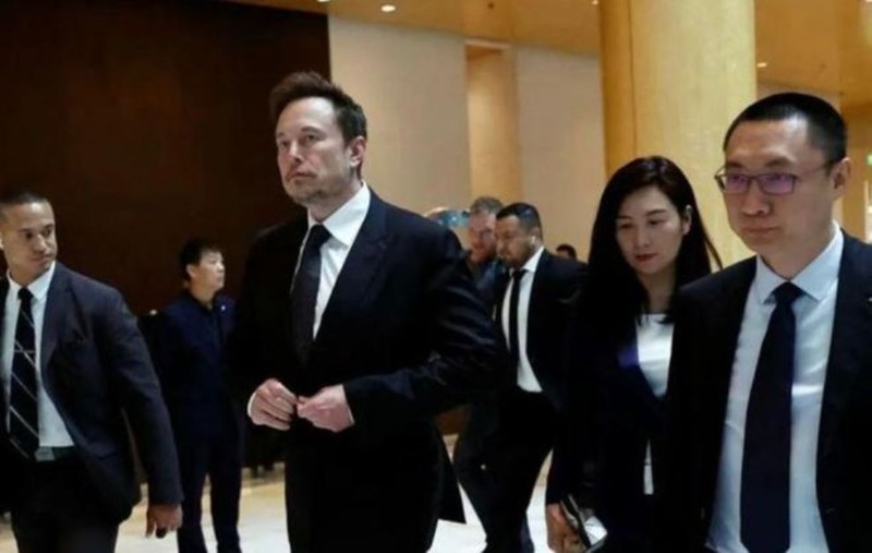 Elon Musk tham Trung Quoc.jpg