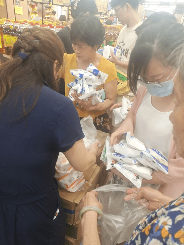 Tranh mua muoi tich tru.png