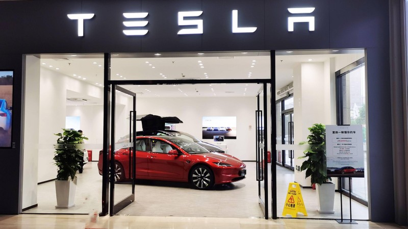 Tesla dang mat dan thi phan o Trung Quoc.jpeg