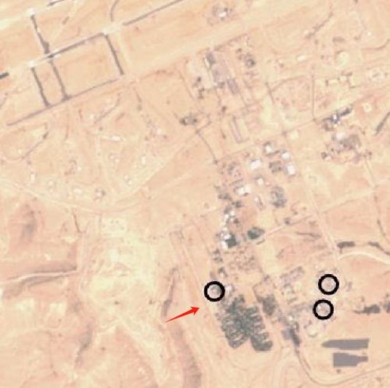 Ten lua phia ben trai.jpg