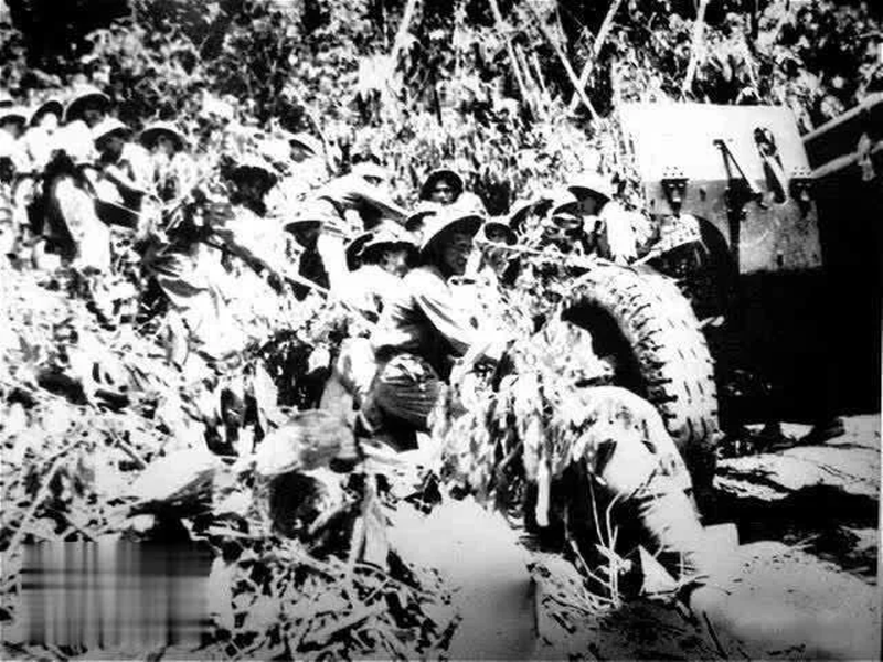 Bo doi Viet Nam keo phao.png