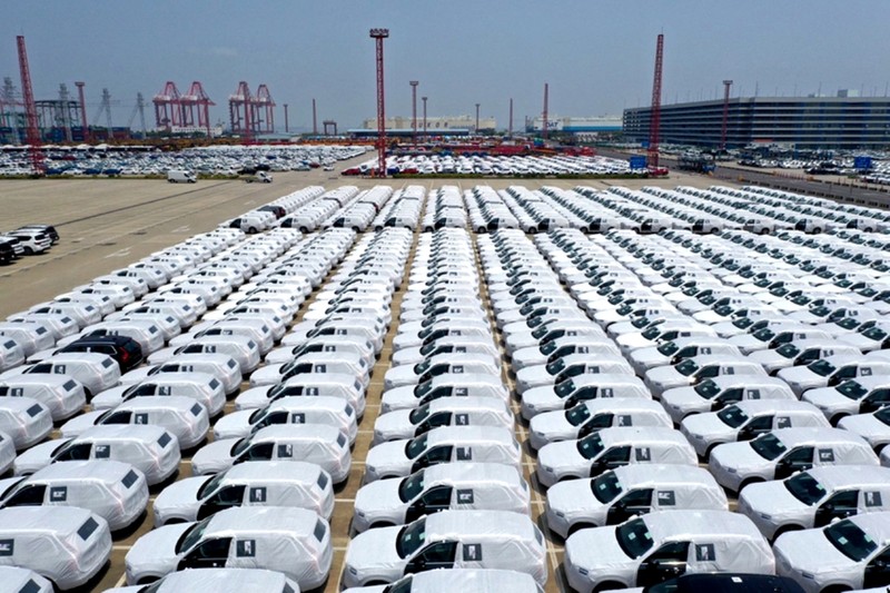 Xe o mot cang chau Au.jpg